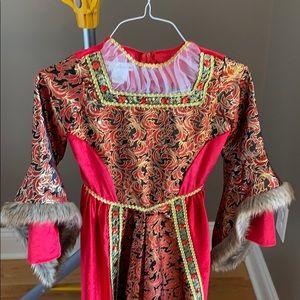 Girls , Chasing Fireflies Queen Elizabeth costume